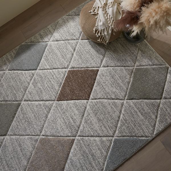 Gio 5X Geometric Diamond Carved Rug in Grey - Grey